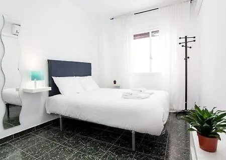 Living Malagueta With Parking Free Malaga